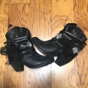Heeled booties